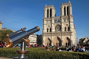 MONUMENTS DE PARIS, FRANCE 