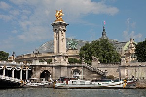 MONUMENTS DE PARIS, FRANCE 