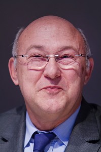 MICHEL SAPIN, MINISTRE DU TRAVAIL, DE L'EMPLOI, DE LA FORMATION PROFESSIONNELLE 