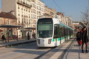 TRAMWAY, STATION DE TRAMWAY, LIGNE T3A, PORTE DE CHARENTON 