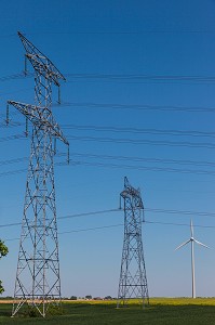 ILLUSTRATION ENERGIE ELECTRIQUE ET EOLIENNE, (80) SOMME, PICARDIE, FRANCE 