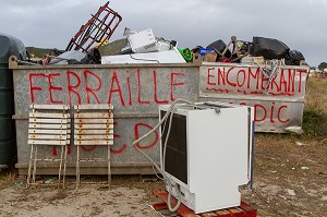 DECHARGE, ILE DE HOEDIC, (56) MORBIHAN, BRETAGNE, FRANCE 