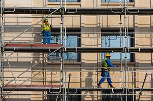 ECHAFAUDAGE, RAVALEMENT DE FACADE D'IMMEUBLE 