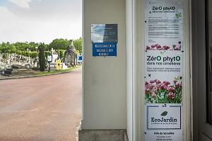ENTRETIEN DES ESPACES VERTS SANS PESTICIDES, (78) VERSAILLES, ILE-DE-FRANCE, FRANCE 