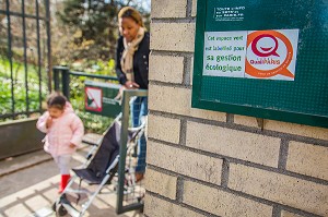 ENTRETIEN DES ESPACES VERTS SANS PESTICIDES, (75) PARIS, ILE-DE-FRANCE, FRANCE 