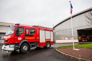 FOURGON POMPE TONNE, SAPEURS POMPIERS