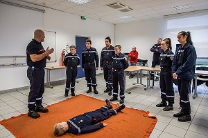 JEUNES SAPEURS POMPIERS, COUR DE SECOURISME
