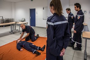 JEUNES SAPEURS POMPIERS, COUR DE SECOURISME 
