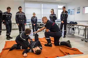 JEUNES SAPEURS POMPIERS, COUR DE SECOURISME 