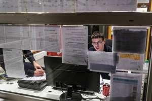 STATIONNAIRE AU STANDARD, CASERNE DE SAPEURS POMPIERS 