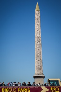 TOURISTES PLACE DE LA CONCORDE 