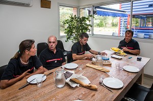 DEJEUNER DE LA GARDE, SAPEURS POMPIERS 