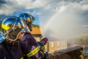 ILLUSTRATION SAPEURS POMPIERS, HOMME FEMME 