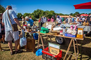 ILLUSTRATION BROCANTE, BRETIGNOLLES SUR MER, (85) VENDEE, PAYS DE LA LOIRE, FRANCE 