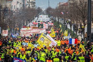 MANIFESTATION DES SAPEURS POMPIERS, ELUS ET POPULATION CONTRE LA FERMETURE DE 19 CENTRE DE SECOURS 