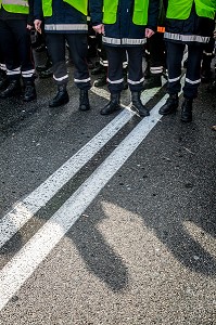 MANIFESTATION DES SAPEURS POMPIERS, ELUS ET POPULATION CONTRE LA FERMETURE DE 19 CENTRE DE SECOURS 