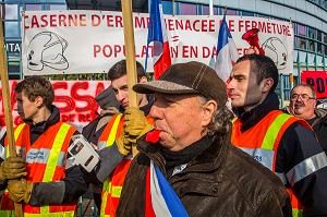 MANIFESTATION DES SAPEURS POMPIERS, ELUS ET POPULATION CONTRE LA FERMETURE DE 19 CENTRE DE SECOURS 