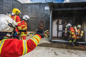 ILLUSTRATION CAISSONS A FEU, CENTRE DE FORMATION SAPEURS POMPIERS 