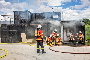 ILLUSTRATION CAISSONS A FEU, CENTRE DE FORMATION SAPEURS POMPIERS 