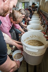 ATELIER DE BRASSAGE, LA MONTREUILLOISE, BIERE ARTISANALE 