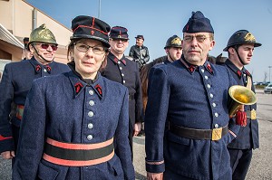 TENUES DE SAPEURS POMPIERS ANCIENNES 