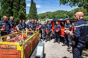 SAPEURS POMPIERS, DETACHEMENT D'INTERVENTIONS HELIPORTES FEU DE FORET 