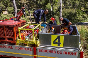 SAPEURS POMPIERS, DETACHEMENT D'INTERVENTIONS HELIPORTES FEU DE FORET 