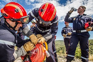 SAPEURS POMPIERS, DETACHEMENT D'INTERVENTIONS HELIPORTES FEU DE FORET 