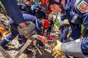 SAPEURS POMPIERS, DETACHEMENT D'INTERVENTIONS HELIPORTES FEU DE FORET 