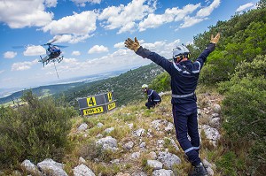 SAPEURS POMPIERS, DETACHEMENT D'INTERVENTIONS HELIPORTES FEU DE FORET 