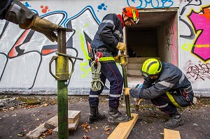 SAPEURS POMPIERS, SAUVETAGE DEBLAIEMENT 