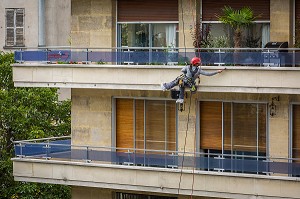 TRAVAUX ACROBATIQUES DE RAVALEMENT IMMEUBLE 