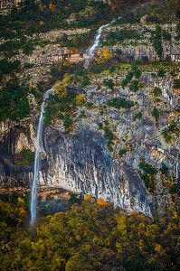 CHUTE D'EAU GORGE DU LOUP, ALPES MARITIMES, FRANCE 