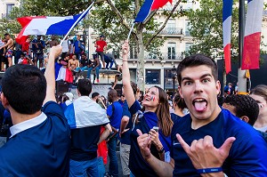 SCENE DE LIESSE APRES LA VICTOIRE DE L'EQUIPE DE FRANCE DE FOOTBALL EN FINALE DE LA COUPE DU MONDE, FRANCE - CROATIE, PARIS, FRANCE, EUROPE 