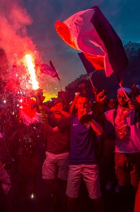 SCENE DE LIESSE APRES LA VICTOIRE DE L'EQUIPE DE FRANCE DE FOOTBALL EN FINALE DE LA COUPE DU MONDE, FRANCE - CROATIE, PARIS, FRANCE, EUROPE 