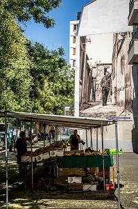 PHOTO DE GEORGES BRASSENS SUR FACADE D'IMMEUBLE A COTE DE L'IMPASSE FLORIMONT OU IL VECU, PARIS, 14EME ARRONDISSEMENT, FRANCE, EUROPE 