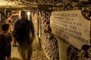 CRANES ET OSSEMENTS DANS LES CATACOMBES DE PARIS, 14E ARRONDISSEMENT, PARIS (75) 