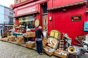 MAGASIN D'ANTIQUITES ALICE'S, RENDU CELEBRE PAR LES FILMS DE PADDINGTON, PORTOBELLO ROAD, PORTOBELLO MARKET, QUARTIER DE NOTTING HILL, LONDRES, ANGLETERRE 