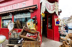 MAGASIN D'ANTIQUITES ALICE'S, RENDU CELEBRE PAR LES FILMS DE PADDINGTON, PORTOBELLO ROAD, PORTOBELLO MARKET, QUARTIER DE NOTTING HILL, LONDRES, ANGLETERRE 