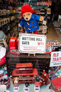 BOUTIQUE SOUVENIRS, PORTOBELLO ROAD, PORTOBELLO MARKET, QUARTIER DE NOTTING HILL, LONDRES, ANGLETERRE 