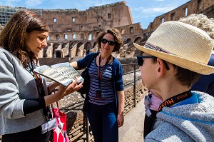 ILLUSTRATION GUIDE, COLISEE, ROME, ITALIE, EUROPE 