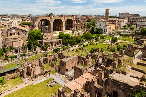 RUE SACREE, VIA SACRA BASILIQUE SANTA FRANCESCA ROMANA, ARC DE TITUS ET COLISEE DANS LE PALATIN, BASILICA DI SANTA FRANCESCA ROMANA, ARCO DI TITO ET COLOSSEO, ROME, ITALIE, EUROPE 