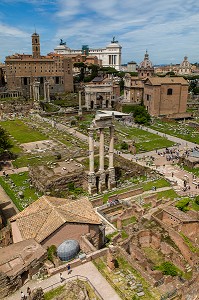 TEMPLE DES DIOCURES, BASILIQUE JULIA, BASILICA GIULIA, COLONE DE PHOCAS, ARC DE SEPTIME SEVERE, CURIE JULIA, EGLISE SANTI LUCA E MARTINA, TABULARIUM, RUE SACREE, VIA SACRA DANS LE PALATIN, ROME, ITALIE, EUROPE 