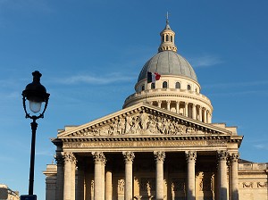 PANTHEON, SITUE PLACE DU PANTHEON SUR LA MONTAGNE SAINTE-GENEVIEVE, AU COEUR DU QUARTIER LATIN. IL A POUR VOCATION D'HONORER DES PERSONNALITES ILLUSTRES AYANT MARQUE L'HISTOIRE DE FRANCE, 5EME ARRONDISSEMENT, PARIS (75), FRANCE 