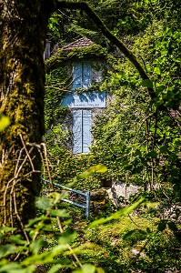 SENTIER DES PEINTRES, BORDS DE LA RIVIERE SEDELLE QUI A ETE LA PLUS PEINTE AVEC SES MOULINS, NOTAMMENT LE MOULIN DE LA FOLIE, PEINTURE DE PICABIA, CROZANT, (23) CREUSE, NOUVELLE AQUITAINE, FRANCE 