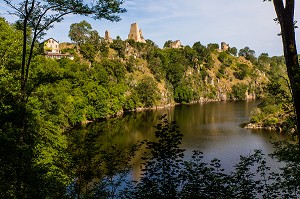 LA CREUSE ET FORTERESSE MEDIEVALE DE CROZANT, (23) CREUSE, NOUVELLE AQUITAINE, FRANCE 