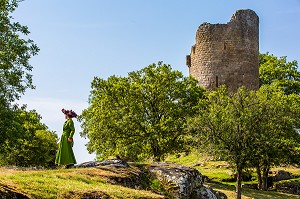 VISITE THEATRALISEE DANS L'ESPRIT DE GEORGES SAND, CHATEAU FORTERESSE MEDIEVALE DE CROZANT, (23) CREUSE, LIMOUSIN, NOUVELLE AQUITAINE, FRANCE 