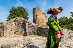 VISITE THEATRALISEE DANS L'ESPRIT DE GEORGES SAND, CHATEAU FORTERESSE MEDIEVALE DE CROZANT, (23) CREUSE, LIMOUSIN, NOUVELLE AQUITAINE, FRANCE 