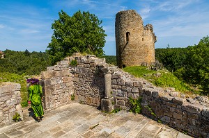 VISITE THEATRALISEE DANS L'ESPRIT DE GEORGES SAND, CHATEAU FORTERESSE MEDIEVALE DE CROZANT, (23) CREUSE, LIMOUSIN, NOUVELLE AQUITAINE, FRANCE 