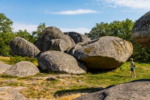 PIERRES JAUNATRES, SITE NATUREL, AMONCELLEMENT D’UNE QUARANTAINE DE SURPRENANTS BLOCS DE GRANIT, SITE CLASSE, UNE DES PROMENADES FAVORITES DE GEORGE SAND EN COMPAGNIE DE CHOPIN, (23) CREUSE, NOUVELLE AQUITAINE, FRANCE 